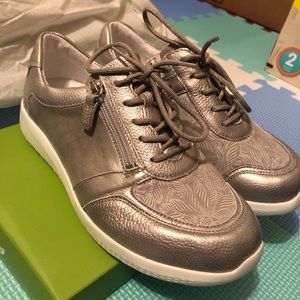 Woman’s WaldLaufer shoes